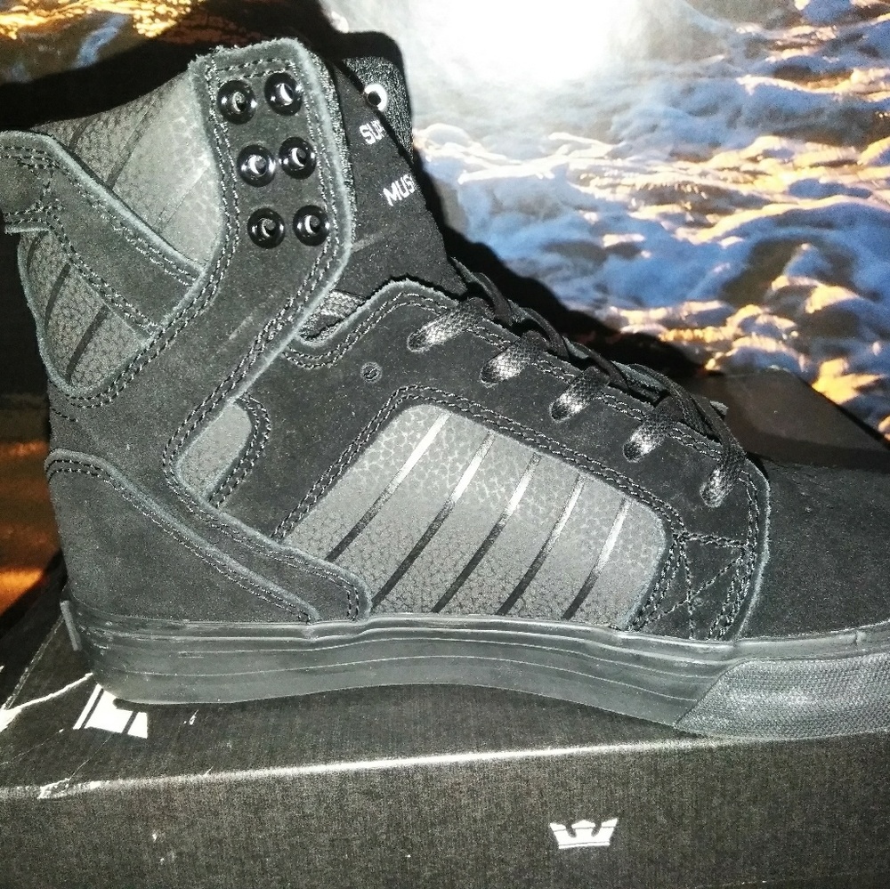 Supra - Picture 3 of 3